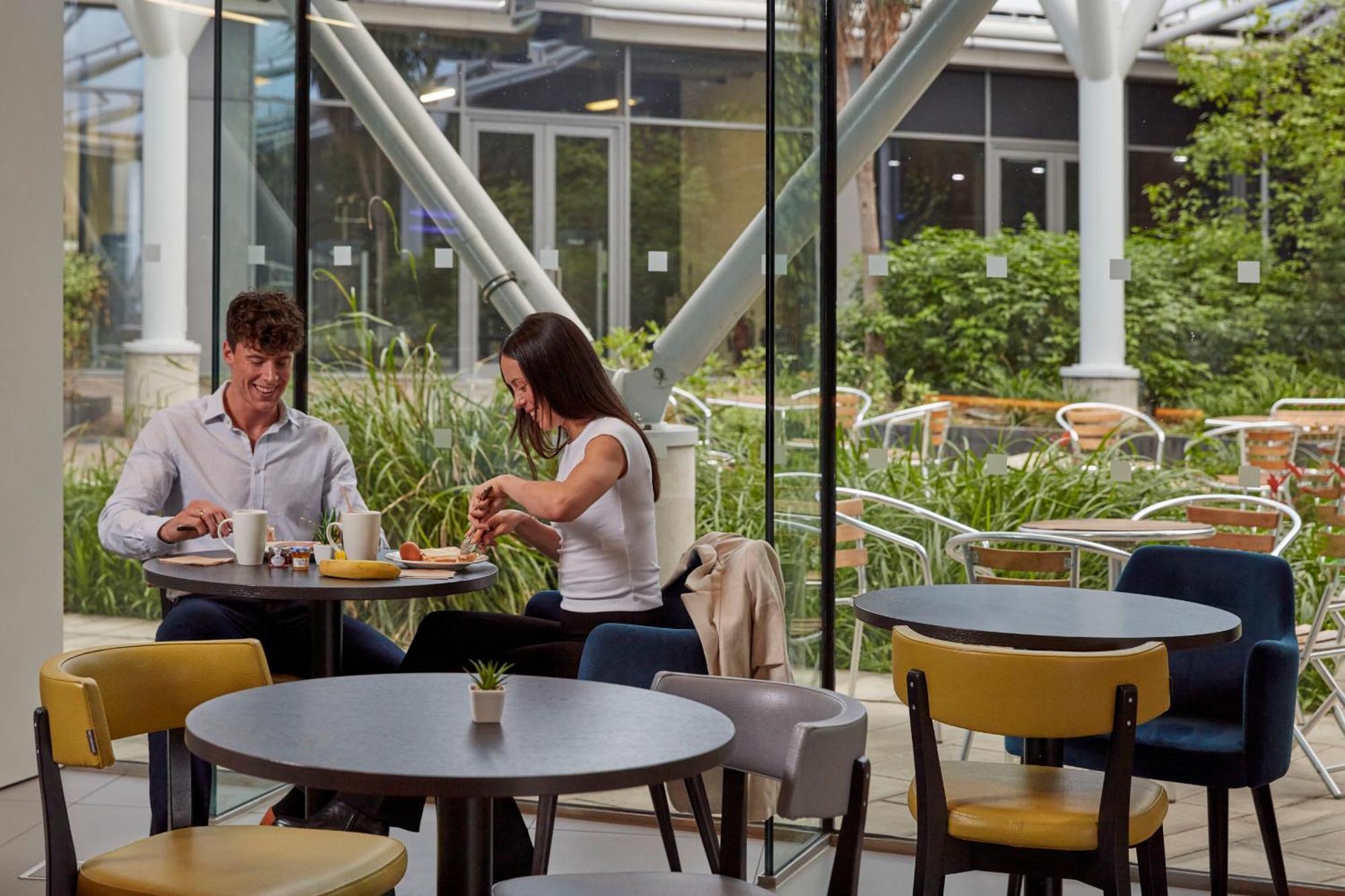 Aparthotel Adagio London Brentford Zewnętrze zdjęcie